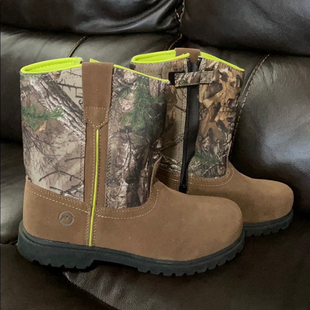 Magellan Waterproof Camouflage Boots Youth 6D